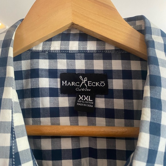 Men's short sleeve button up dress shirt. - Picture 2 of 3